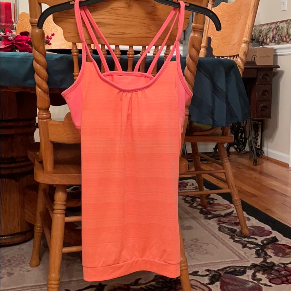 3/$15. Athleta Tank w/ Bra. Size Small.